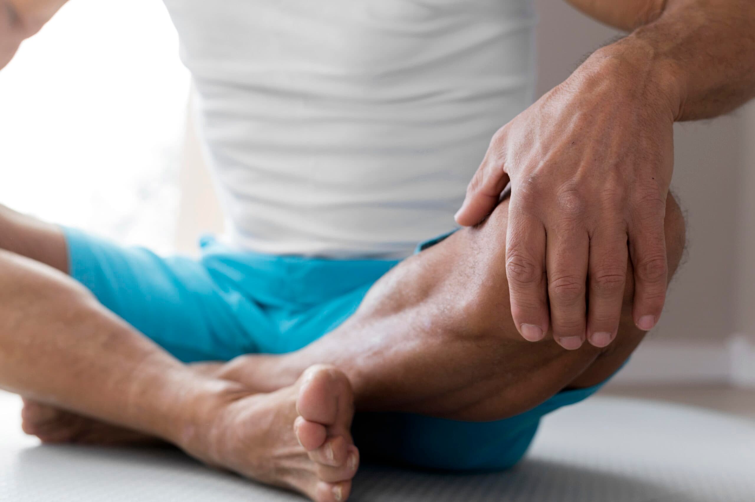 A clinician examining a child’s knee